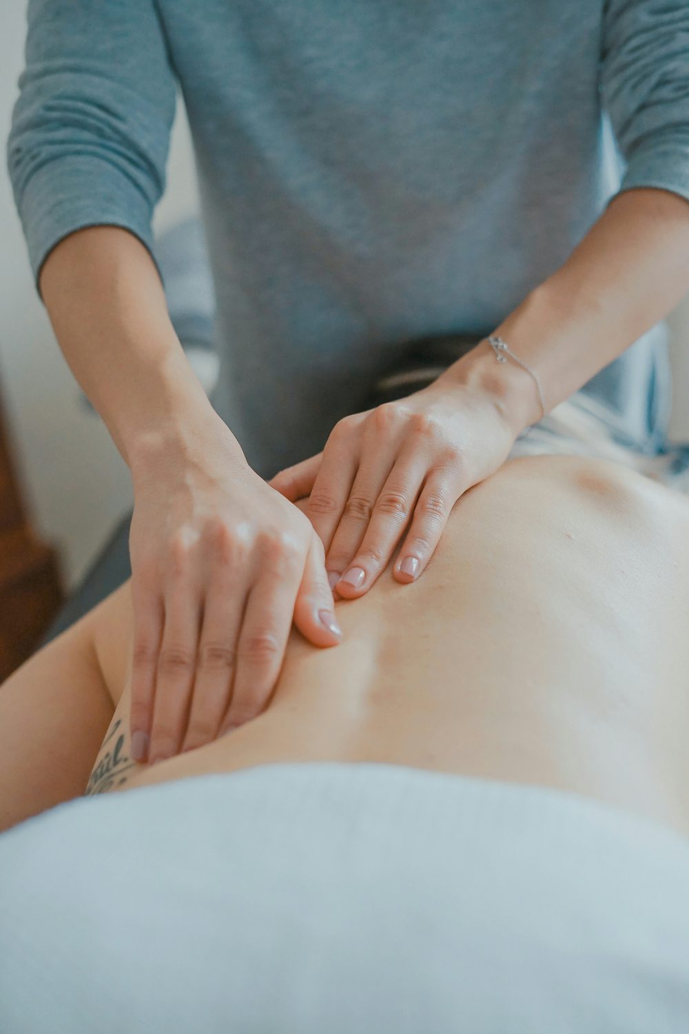 Sessão de fisioterapia no Centro de Reabilitação e Enfermagem do Vale do Neiva